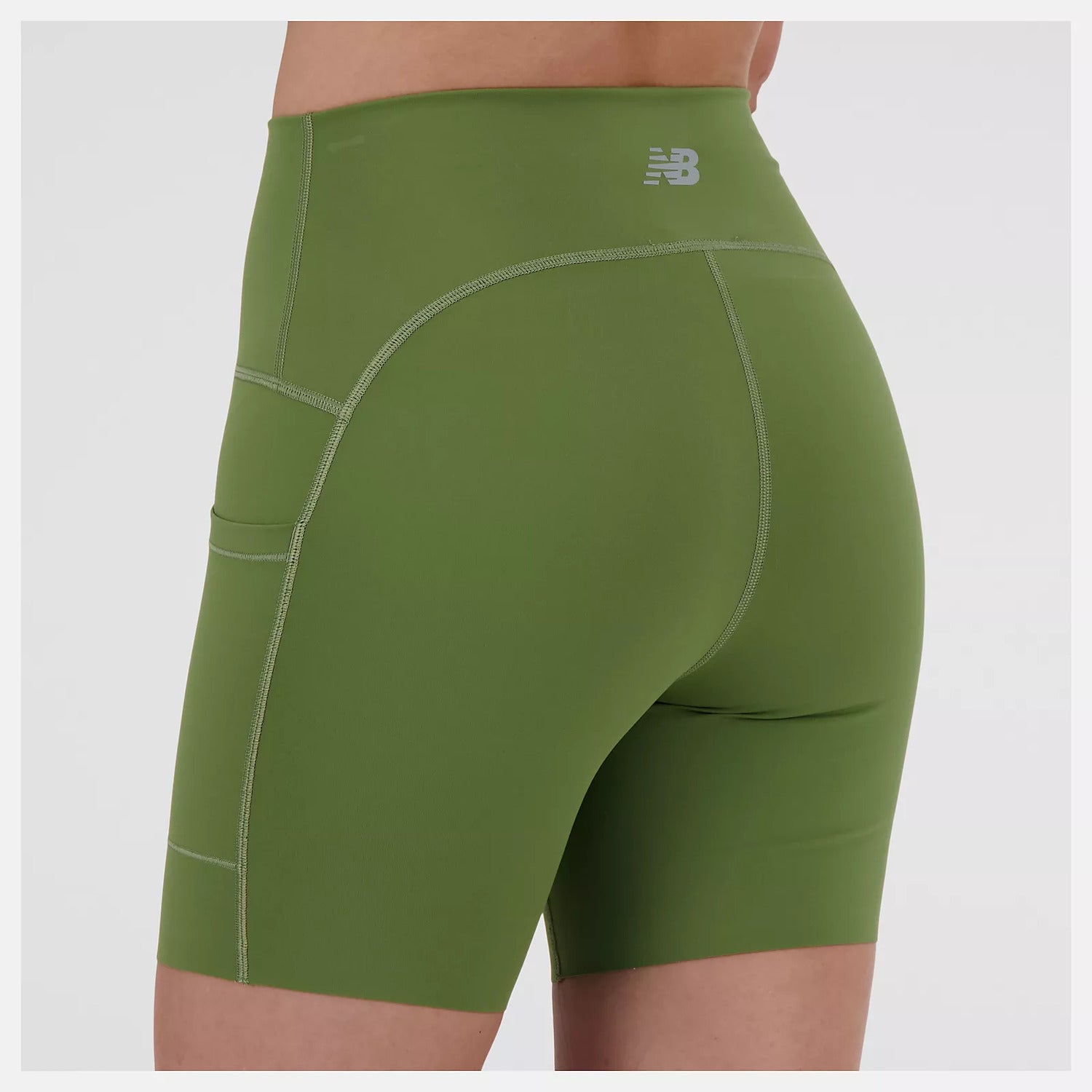 New Balance Pantalone Corto Sleek Pocket High Rise Short 6 Donna Verde Oliva