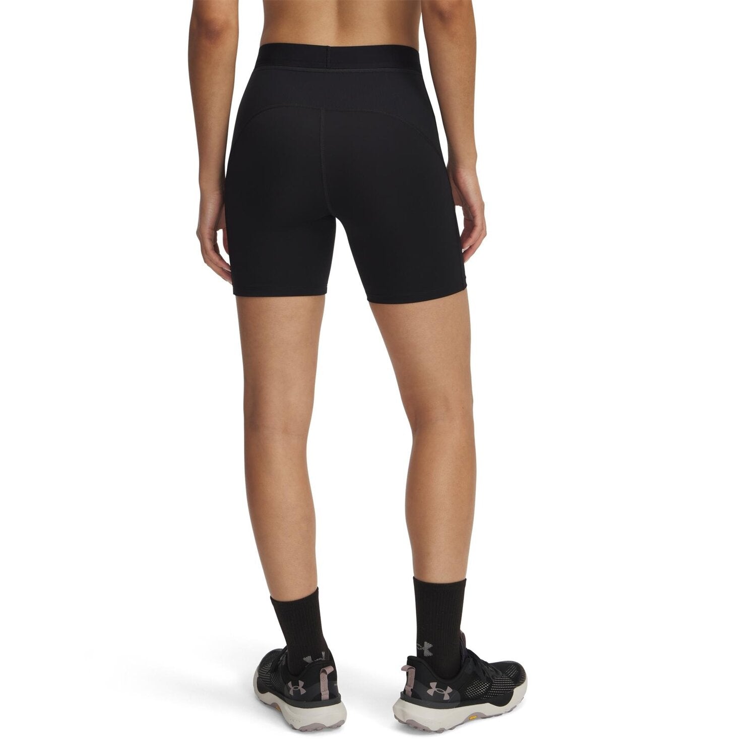 UA TRAIL RUN FITTED SHORT